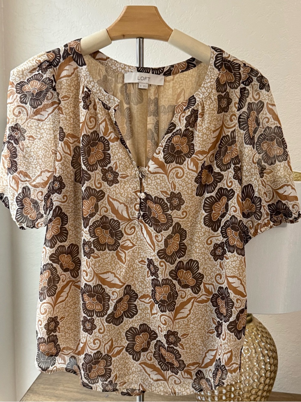 5 for $20 Deal- LOFT Cream Floral Blouse with Brown & Tan Blooms- Size XS